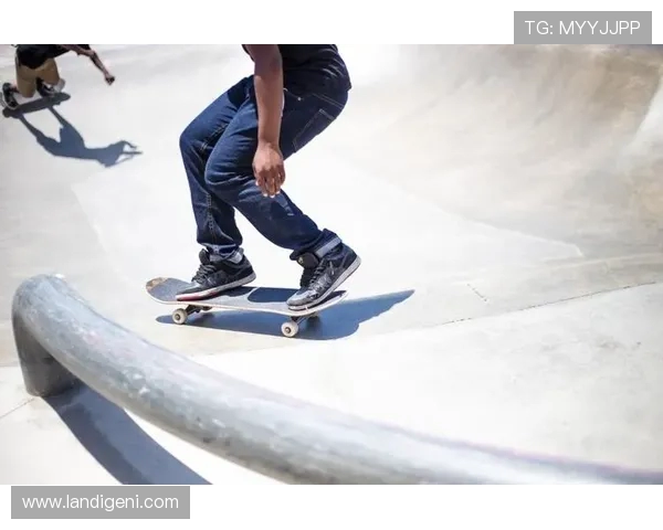 南京滑板队与杭州滑板队赛后复盘分析团队配合与战术执行的精彩瞬间 南京滑板队与杭州滑板队赛后复盘分析团队配合与战术执行的精彩瞬间