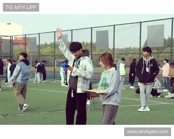 以比赛为核心，探讨竞技体育中的团队合作与个人表现如何互相促进与平衡